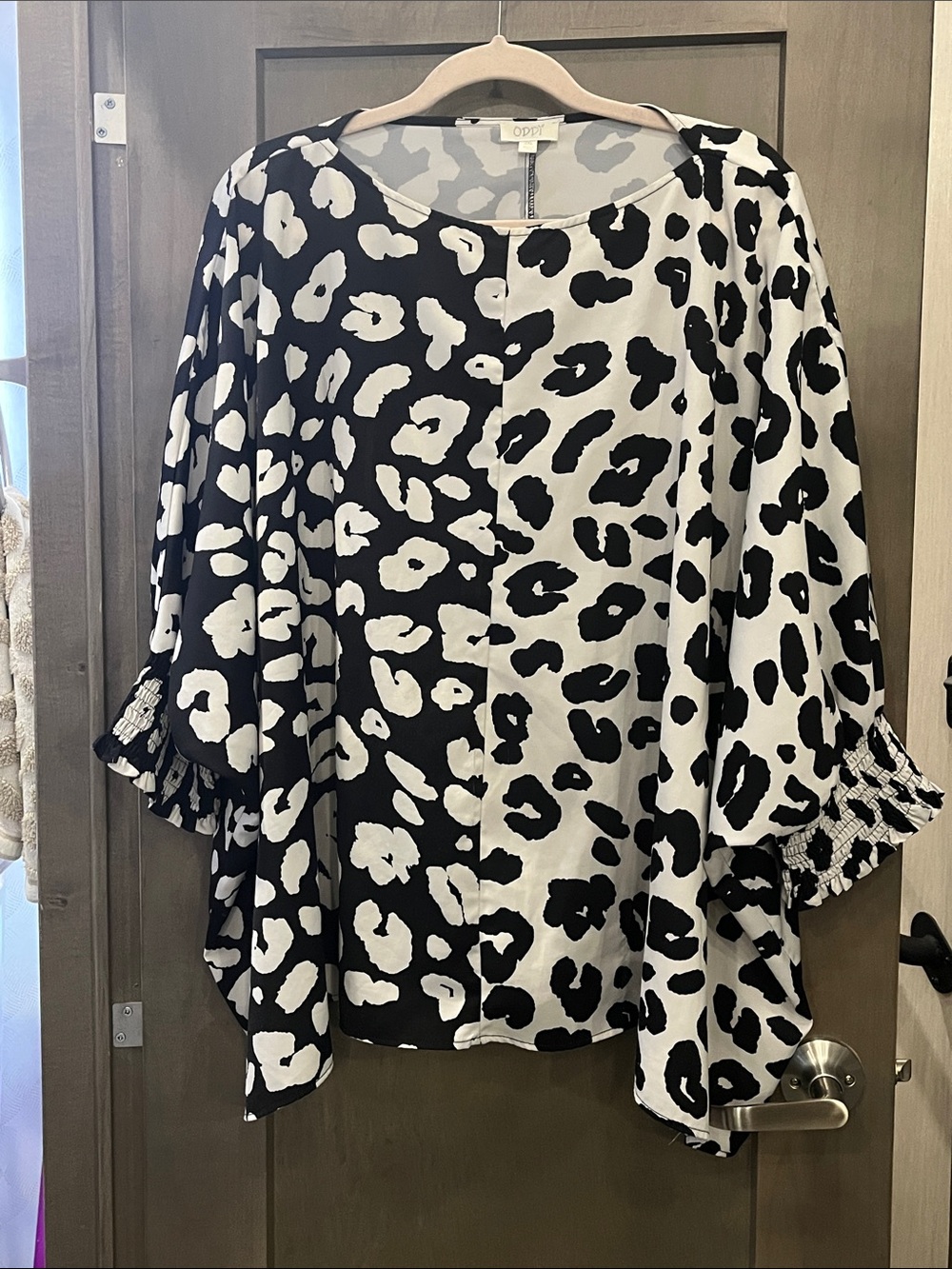 ODDY Black & White Animal Print Flutter Sleeve Blouse